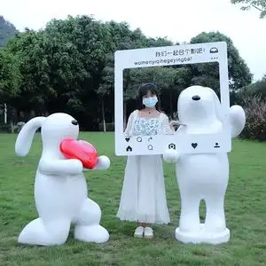 户外卡通兔子雕塑商场网红景区相框拍照打卡动物座椅装饰美陈景观