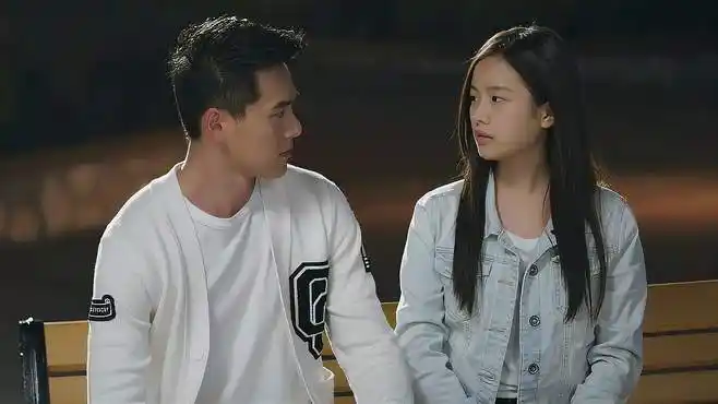 同学两亿岁:宣墨准备离开,为了报答易海蓝恩情,送上甜蜜盖章-影视综