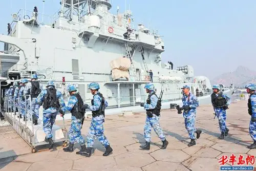 北海舰队从胶州湾某军港起航 赴"亚丁湾"护航[7]|青岛|半岛网