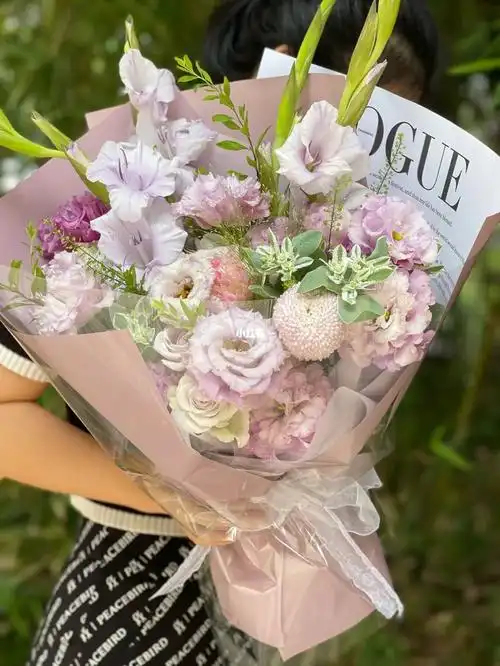 剑兰花束桃李不言下自成蹊