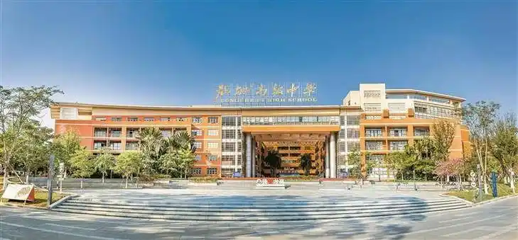 龙城高级中学:为每一个有梦的学子而来