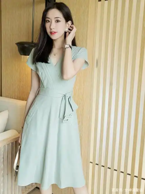 穿搭小秘籍 三十岁的女性夏季应该穿着什么衣服才好看又得体呢?