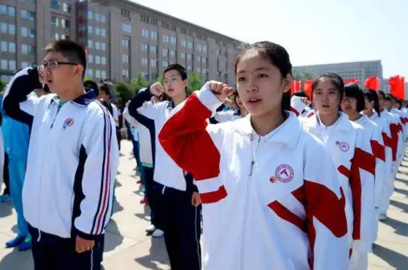 近5亿人看北大附中上学的一天,和衡中形成很大反差,是真是假|衡水中学