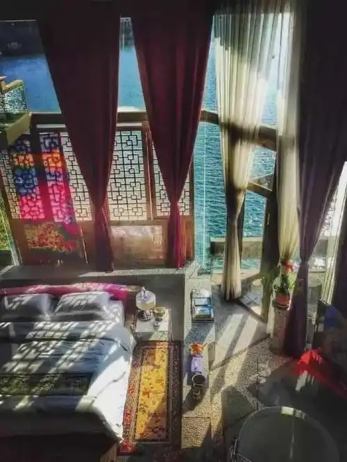 杨丽萍的宅子,李子柒的后院,李玉刚的禅房,大多数人向往的生活都在