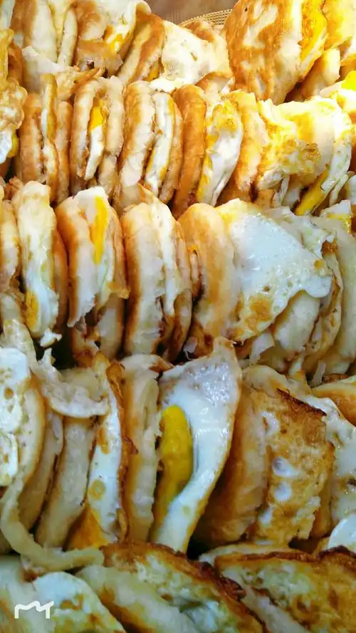 烧饼夹鸡蛋