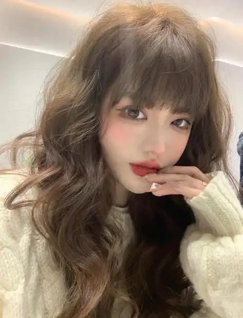 2021年最新流行发色,莓果色显白,薄藤紫时髦,染它出门就会被问