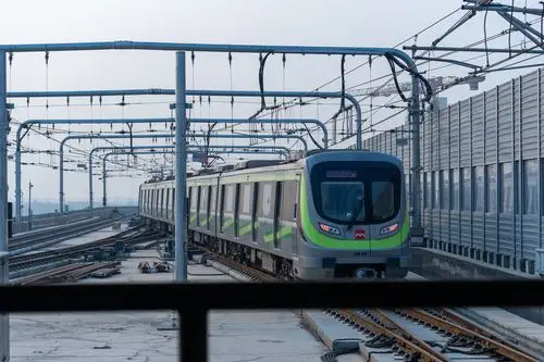 西安地铁五号线创新港站的夕阳