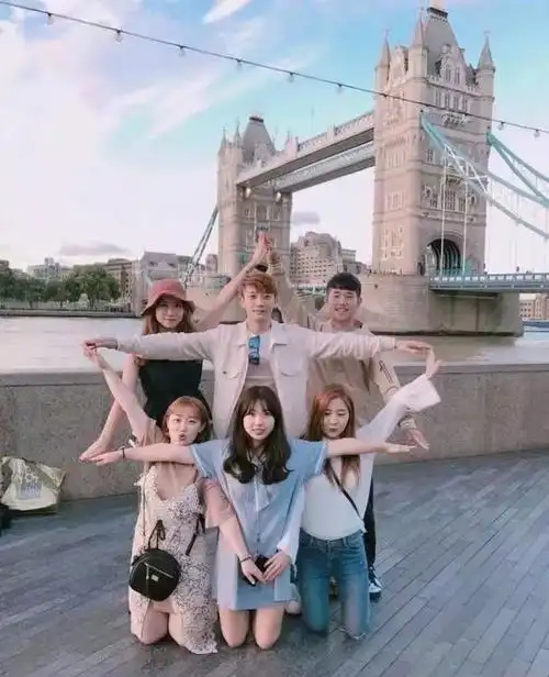 怎样拍出有趣的合照来解锁新的9种合照姿势