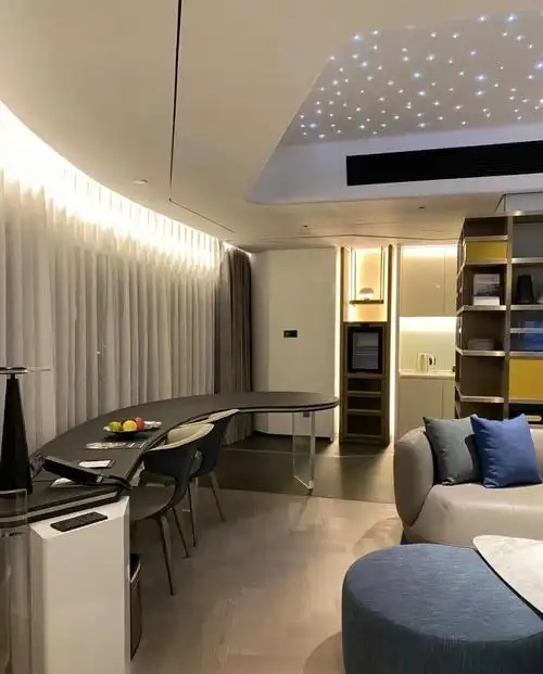 国内老牌预定平台,艺龙旅行app,最近品牌升级了,新slogan:遇见好酒店.