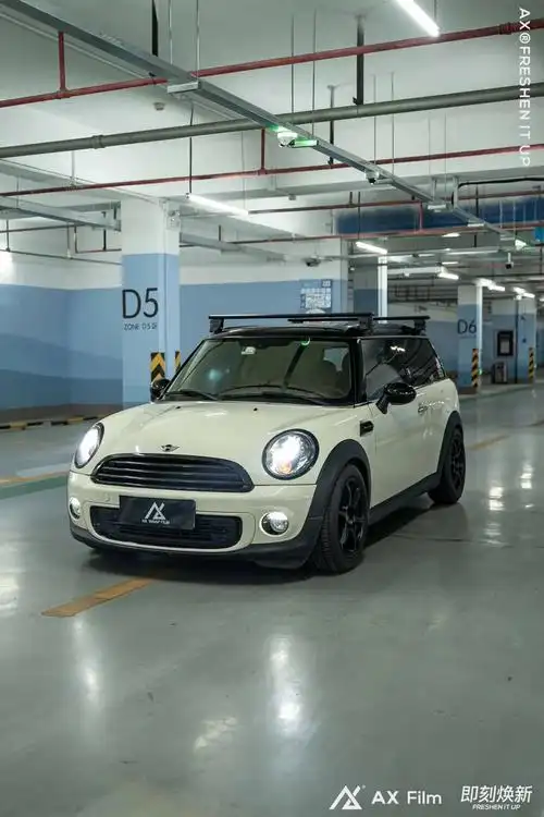 宝马mini改色膜胡椒白(温柔的奶白色)