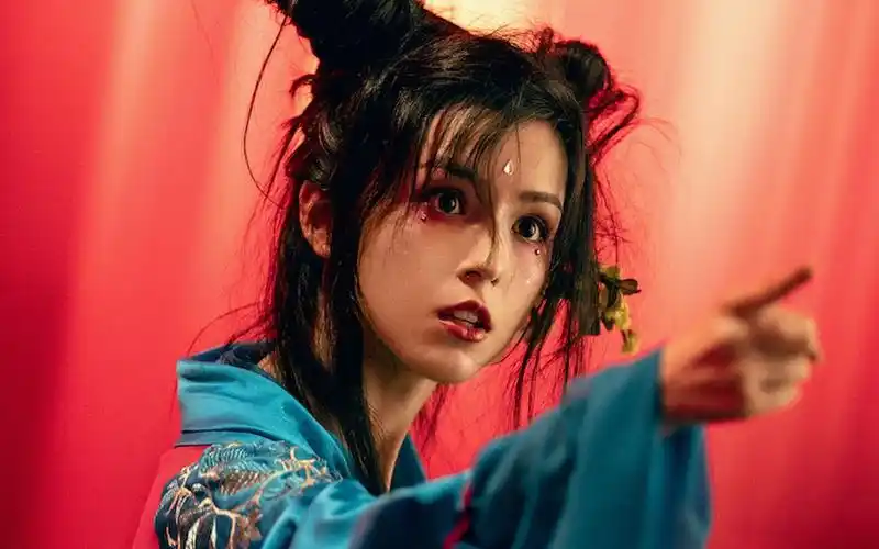 等什么君翻唱一首古风歌曲《天下》 抛去江山如画 换她笑面如花