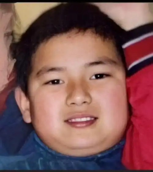 李现,1991年出生在湖北省荆州市,小时候的李现是一个老师很讨厌的问题