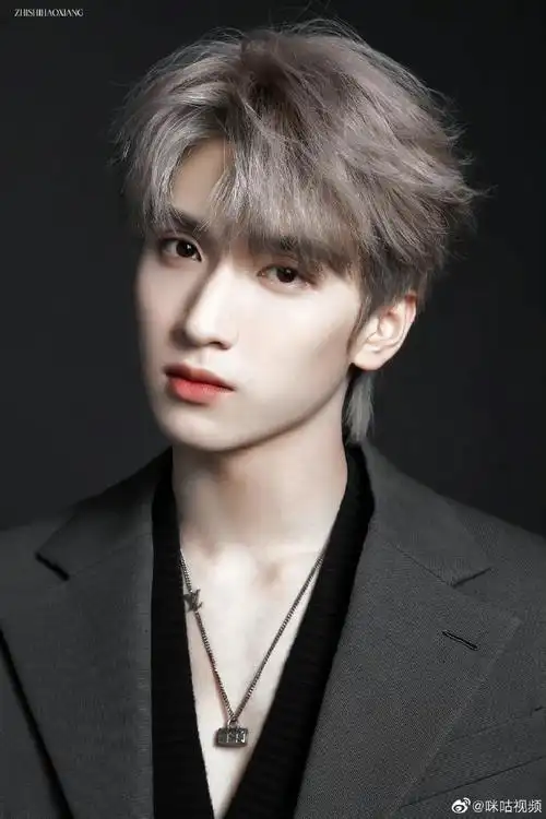 咪咕星鲜事##严浩翔微博音乐盛典白金发色造型##严浩翔染发vlog