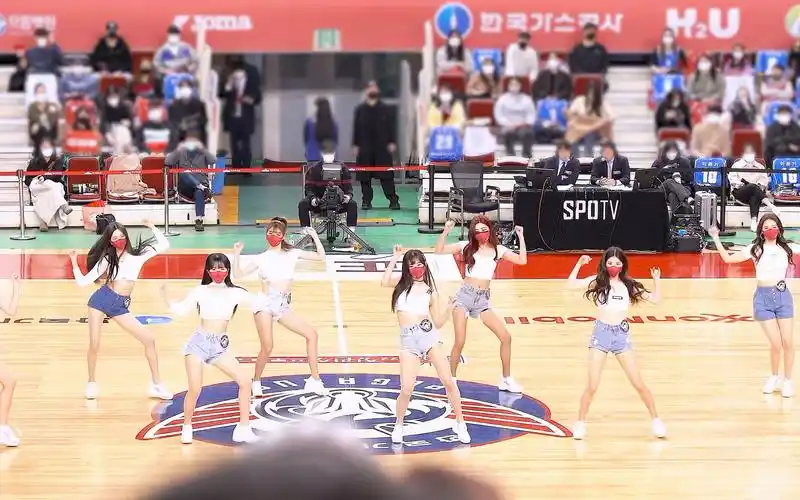 韩国啦啦队美女应援220213全体舞蹈kbfancam4k