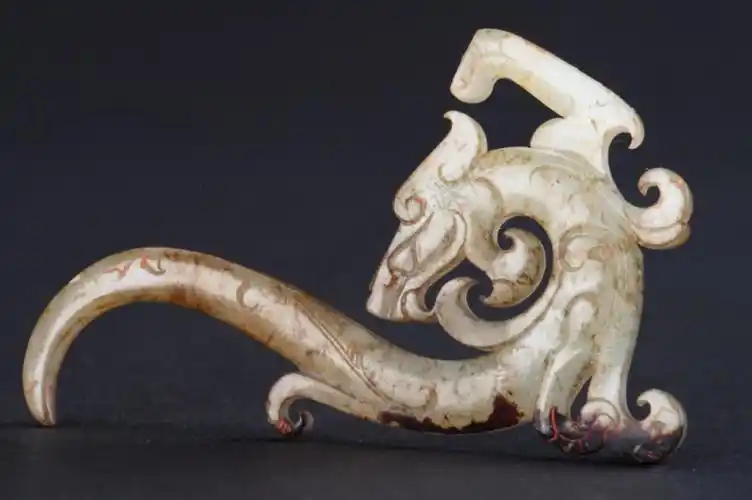 考古界:秦汉时期玉龙特征