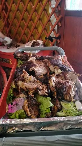 刚出炉的烤全羊