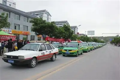 组织出租车开展"爱心助考"志愿服务活动