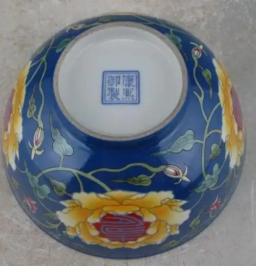 清康熙御制蓝地珐琅彩寿字花卉碗