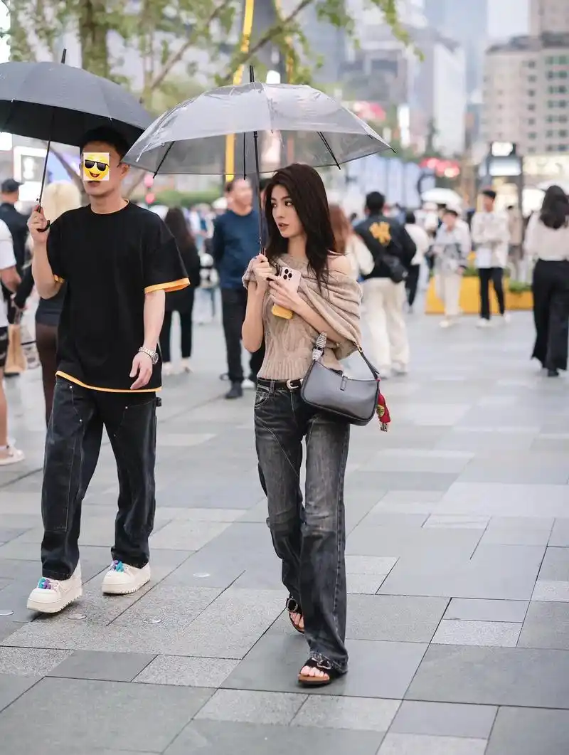 成都街拍 #每一帧都是热爱 #ootd穿搭 #不潮不出街 - 抖音