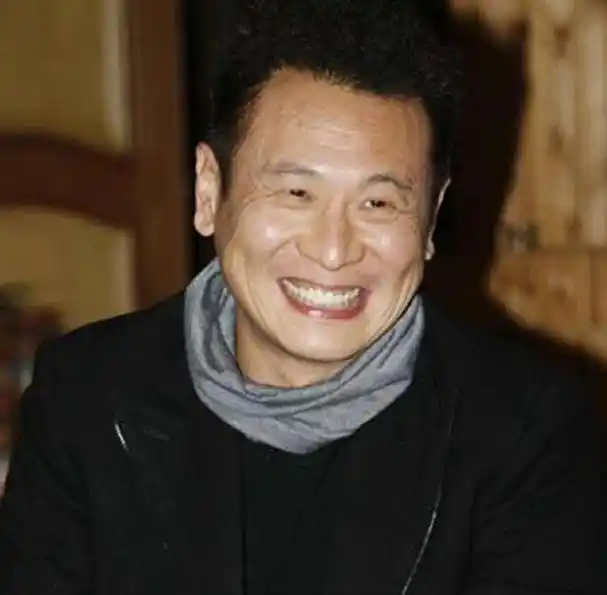 那个眼睛不大表情夸张的喜剧演员张世最近怎么很少看到