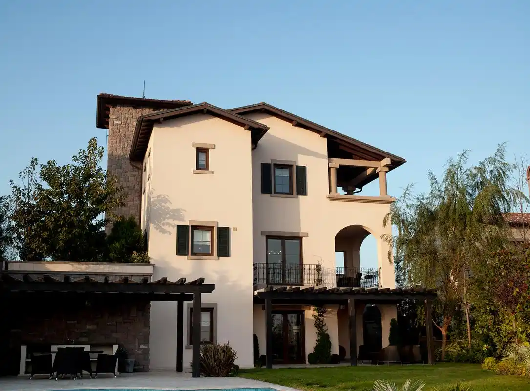 深圳又现天价法拍房!7月10日,南山区华侨城纯水岸一栋别墅以2.