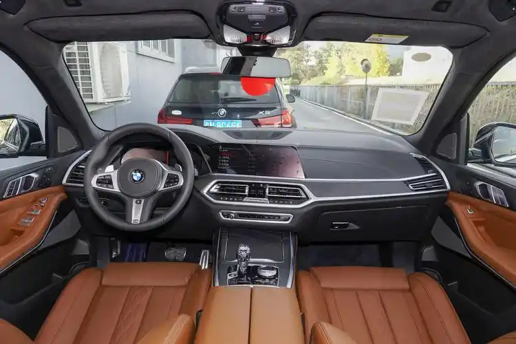 2021款 宝马x7 xdrive40i 尊享型 m运动套装内饰