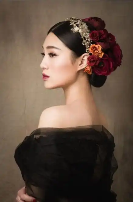 本造型由【燕子造型-小白】分享中长发篇中分小麻花刘海,垂在额头的