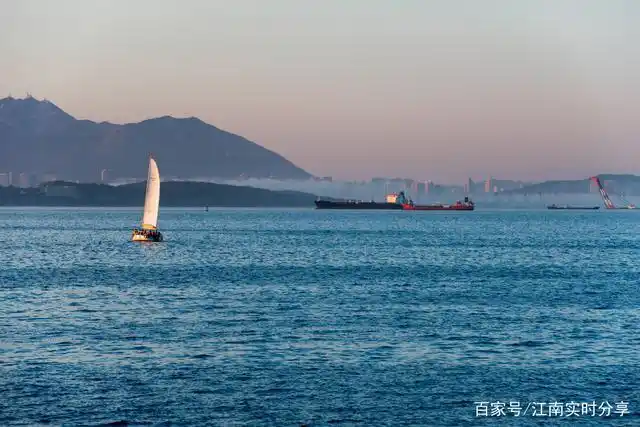 东接黄海,西临渤海,拥有两方海景的大连,三种看海的方式