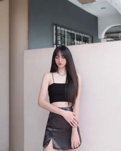 清纯系脸蛋的大马小姐姐jing细腰美腿配性感真理裤