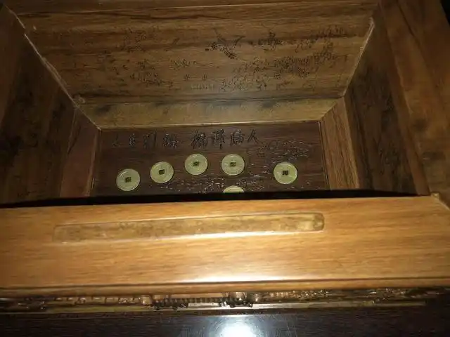 二,丧葬习俗中的"北斗七星"1,拜灵送灯:是指在出殡前一晚,由唢呐师傅