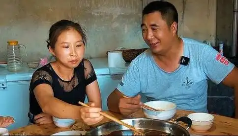 如何评价蜀中桃子姐和包立春夫妇二人