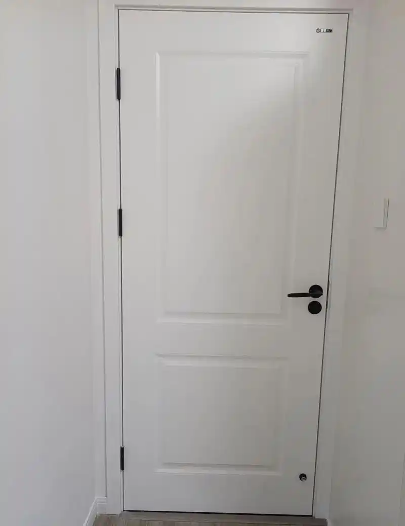 当初要求用纯白色门的时候,都跟我说纯白会变色,要选象牙白或者暖白