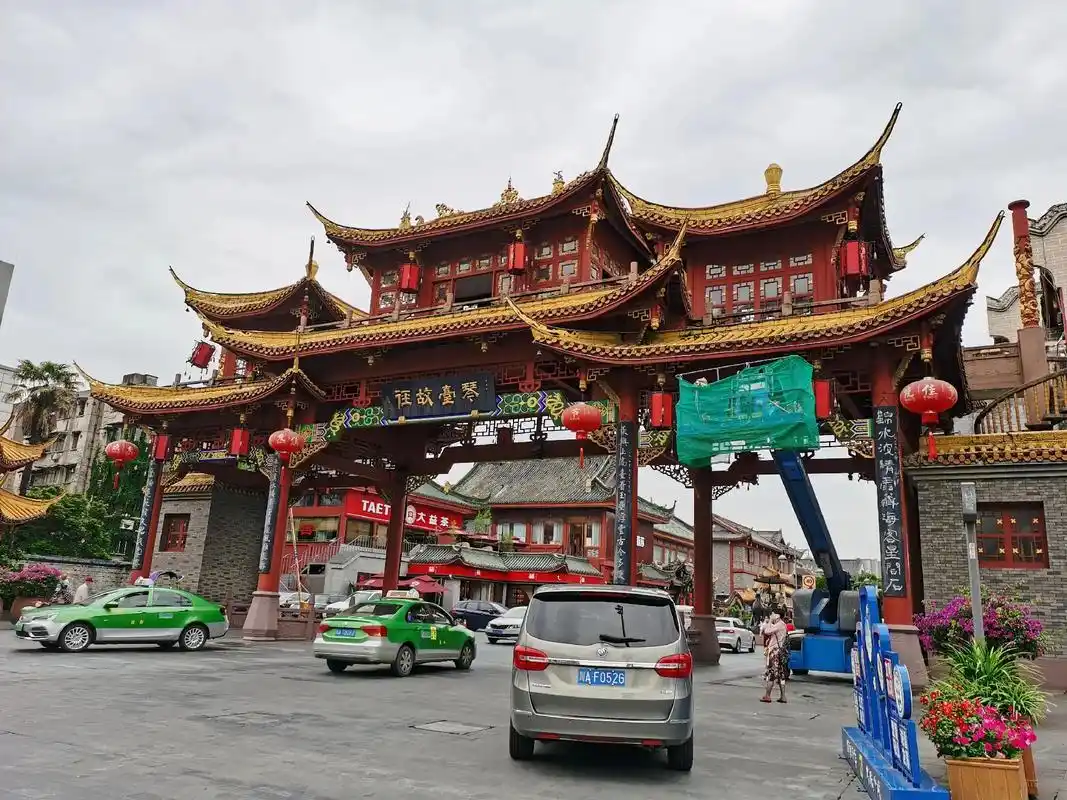 转转年轻时常常玩的地方:琴台故径,文化公园,青羊宫,百花潭公 - 抖音