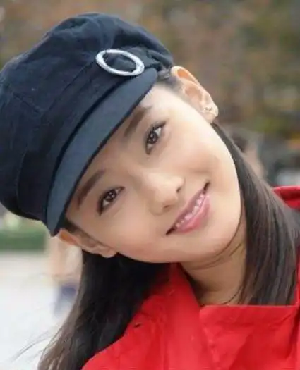 张嘉倪,在《新一帘幽梦》中饰演紫菱,让人眼前一亮,青春灵动.