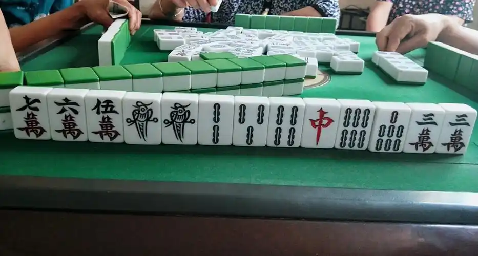 一,分析别家需要的牌,避免和别家"撞牌"打麻将想要听牌胡牌的几率大