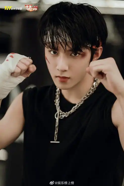 少年onfire第二季第二期刘耀文造型太帅了