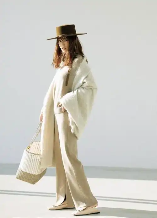 秋季"米色"穿搭凭什么高级?不懂这些极简配色,难怪会输!