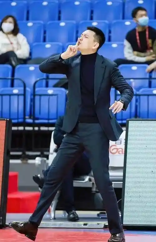 原创释然常规赛冠军主帅无缘最佳评选杨鸣用88个字发声配图抢眼