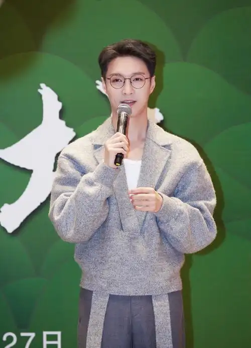 张艺兴孤注一掷##中国国家话剧院演员张艺兴