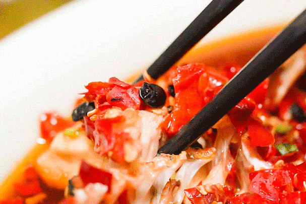 湘菜宗师传人坐镇今年第①份小龙虾剁椒鱼头5折