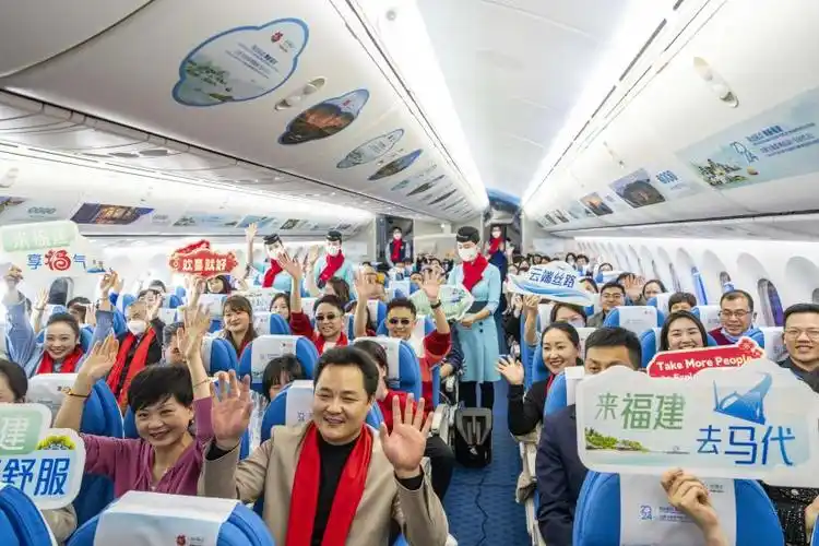 厦航新开福建首条直飞马尔代夫航线马旅游和交通部长接机