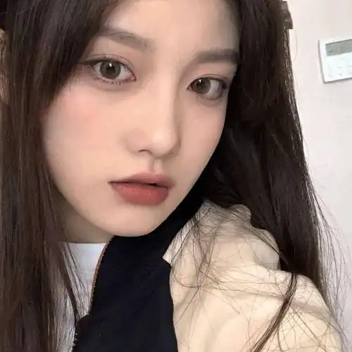 女生头像丨我年轻又年老连灵魂都无聊至极