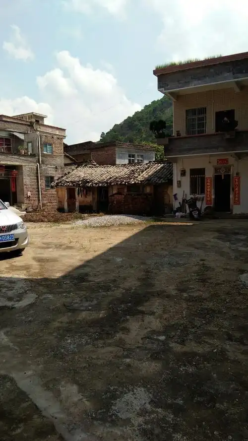 广西壮族自治区钦州市灵山县308省道靠近灵山县平山镇夏塘村民委员会