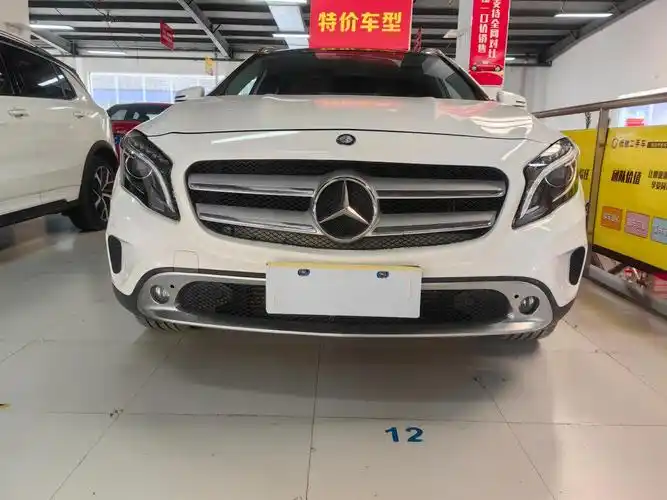 15款奔驰gla2004matic时尚型号16年上牌,里程10.