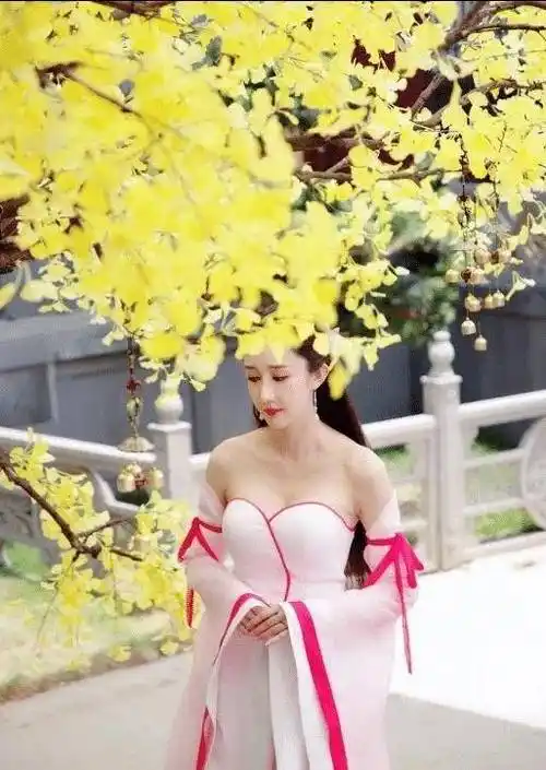 年轻演员文梦洋身材简直绝了,只不过身高和三围不怎么成比例