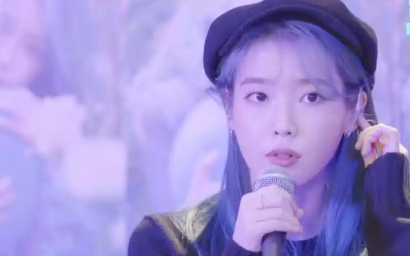 【iu 李知恩】20191118 vlive 唱歌片段