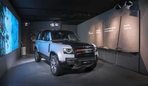 传奇回归经典再续全新路虎卫士110亮相羊城