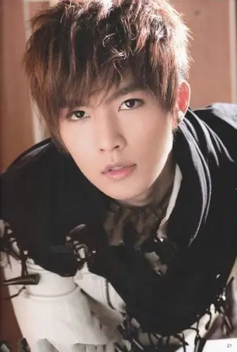 急求炎亚纶这张照片原图