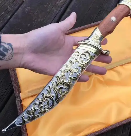 双色花纹钢唐草短刀