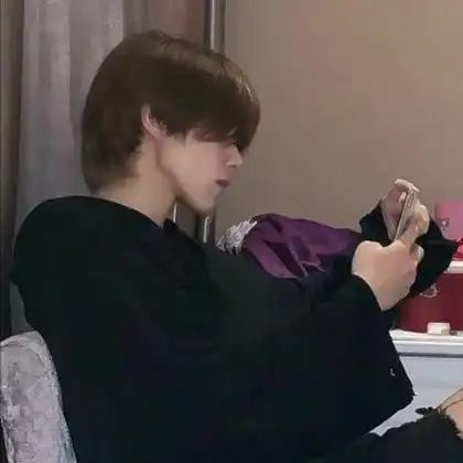 头像高级小众侧脸男生真人高清图片